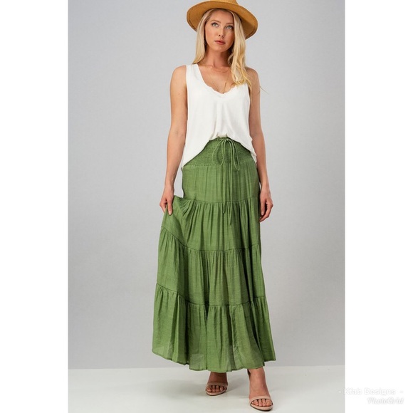 โค๏ธLAST 3! Smock Waist Drawstring Tiered Maxi Skirt - Picture 5 of 6